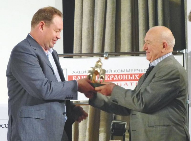 Иллюстрация к книге — Леонид Слуцкий. Тренер из соседнего двора [i_052.jpg]