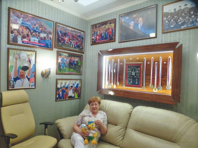 Иллюстрация к книге — Леонид Слуцкий. Тренер из соседнего двора [i_054.jpg]