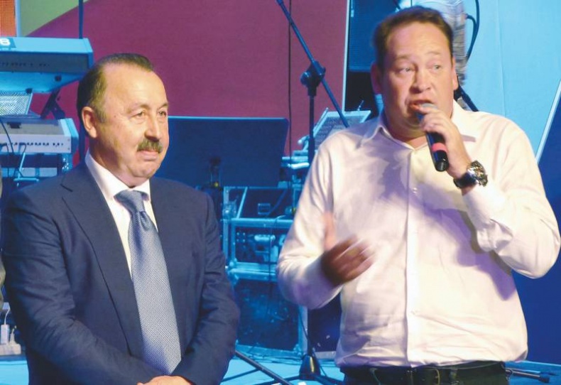 Иллюстрация к книге — Леонид Слуцкий. Тренер из соседнего двора [i_056.jpg]