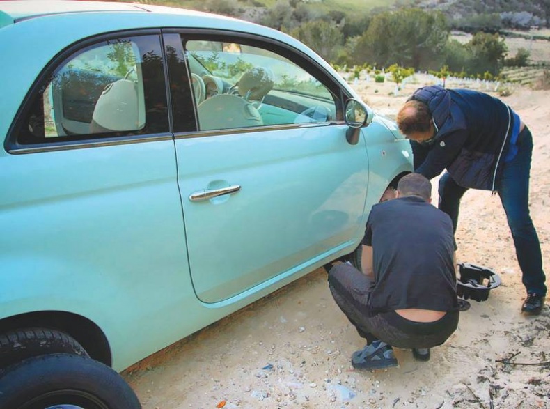 Иллюстрация к книге — Леонид Слуцкий. Тренер из соседнего двора [i_063.jpg]