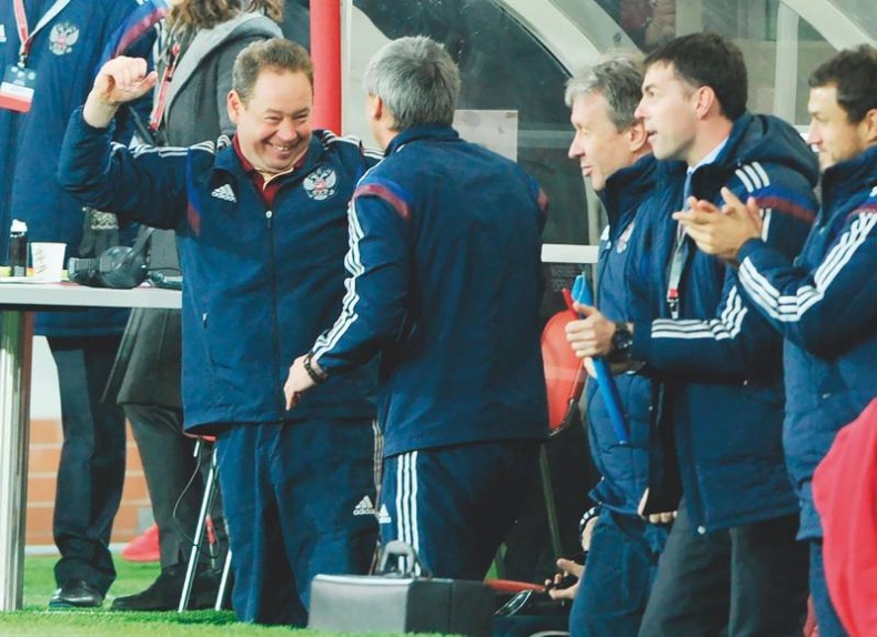 Иллюстрация к книге — Леонид Слуцкий. Тренер из соседнего двора [i_070.jpg]