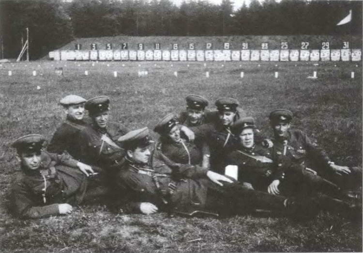 Иллюстрация к книге — &quot;Крестный отец&quot; Штирлица [i_006.jpg]