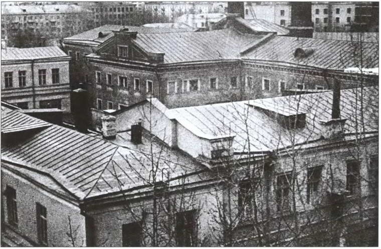 Иллюстрация к книге — &quot;Крестный отец&quot; Штирлица [i_020.jpg]