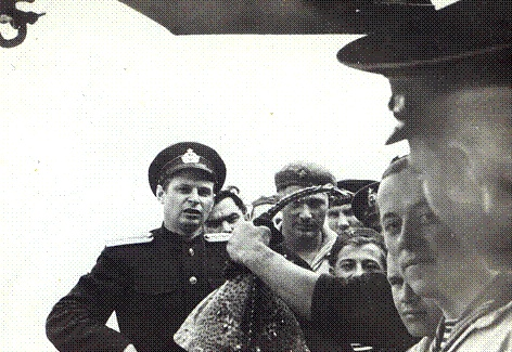 Иллюстрация к книге — С кортиком и стетоскопом [pic_27.jpg]