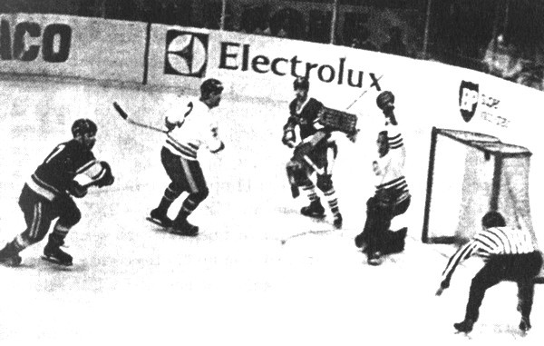 Иллюстрация к книге — Валерий Харламов. Легенда №17 [i_016.jpg]