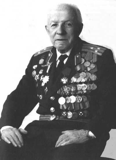 Иллюстрация к книге — Валерий Харламов. Легенда №17 [i_028.jpg]