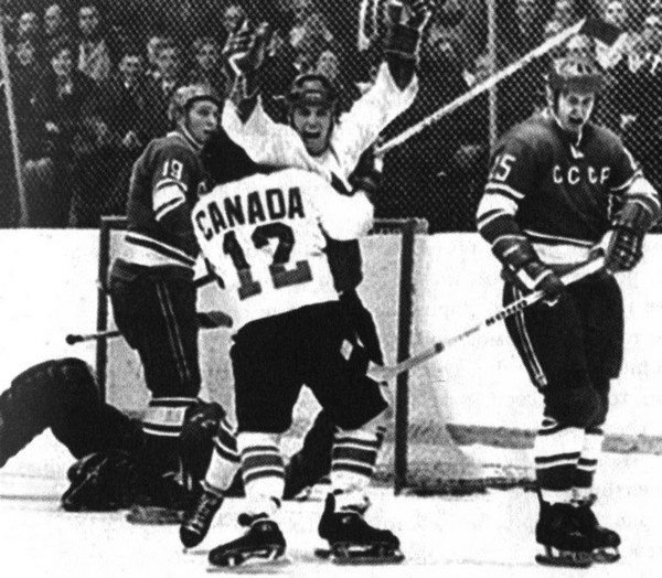 Иллюстрация к книге — Валерий Харламов. Легенда №17 [i_045.jpg]