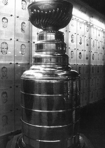 Иллюстрация к книге — Валерий Харламов. Легенда №17 [i_048.jpg]