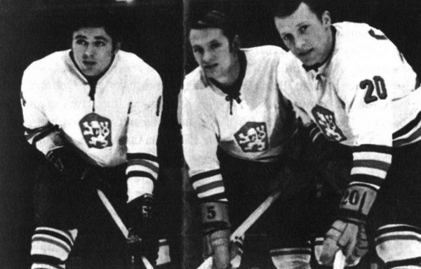 Иллюстрация к книге — Валерий Харламов. Легенда №17 [i_057.jpg]