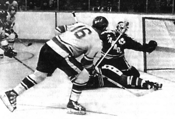 Иллюстрация к книге — Валерий Харламов. Легенда №17 [i_063.jpg]