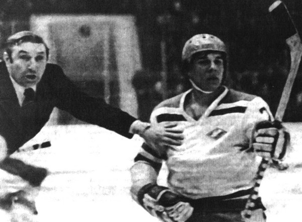 Иллюстрация к книге — Валерий Харламов. Легенда №17 [i_077.jpg]