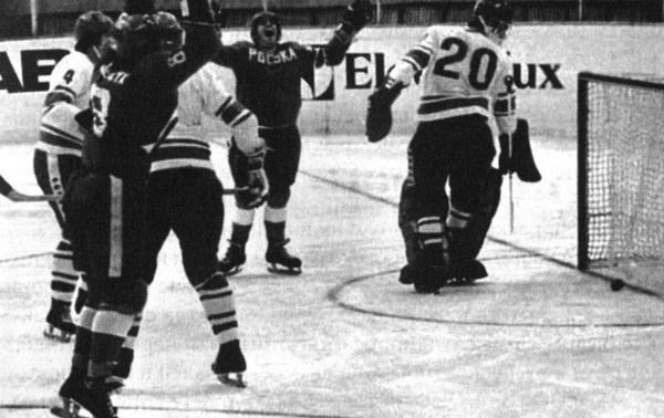 Иллюстрация к книге — Валерий Харламов. Легенда №17 [i_089.jpg]