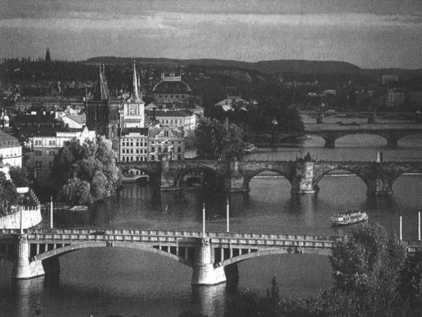 Иллюстрация к книге — Валерий Харламов. Легенда №17 [i_113.jpg]