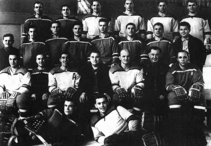 Иллюстрация к книге — Валерий Харламов. Легенда №17 [i_114.jpg]