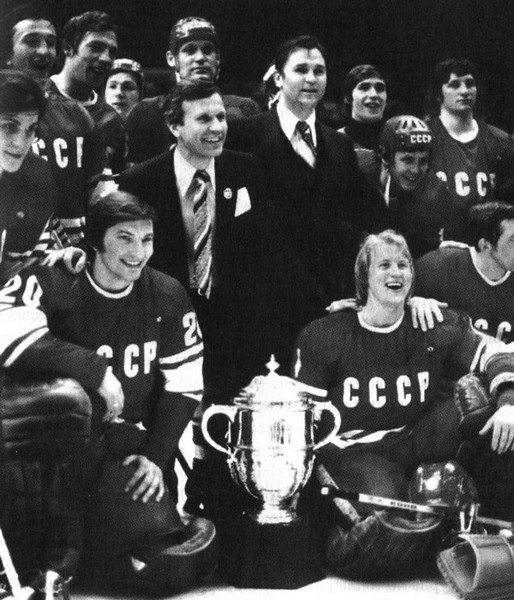 Иллюстрация к книге — Валерий Харламов. Легенда №17 [i_121.jpg]