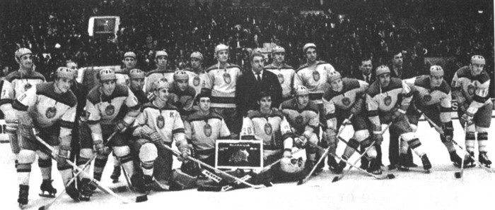 Иллюстрация к книге — Валерий Харламов. Легенда №17 [i_136.jpg]