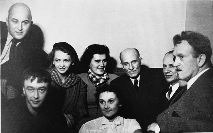 Иллюстрация к книге — Удивление перед жизнью. Воспоминания [i_008.jpg]