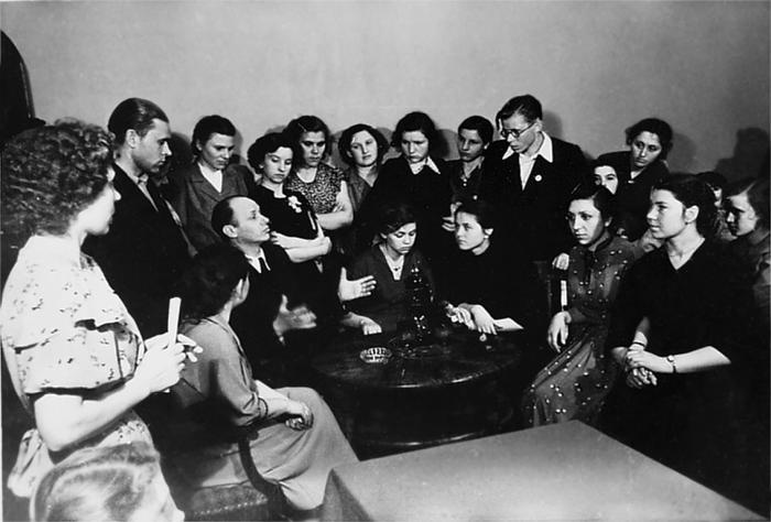 Иллюстрация к книге — Удивление перед жизнью. Воспоминания [i_020.jpg]