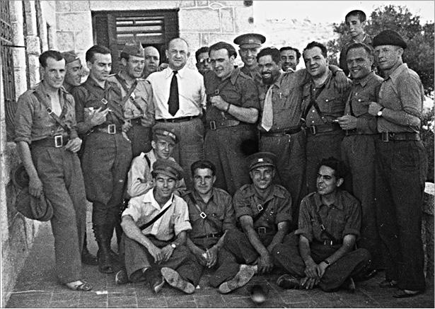 Иллюстрация к книге — Генерал Родимцев. Прошедший три войны [i_011.jpg]