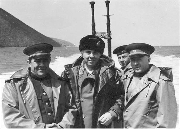 Иллюстрация к книге — Генерал Родимцев. Прошедший три войны [i_026.jpg]