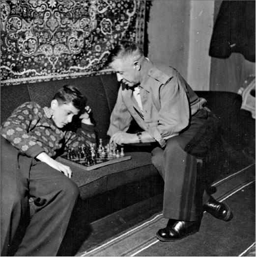 Иллюстрация к книге — Генерал Родимцев. Прошедший три войны [i_028.jpg]