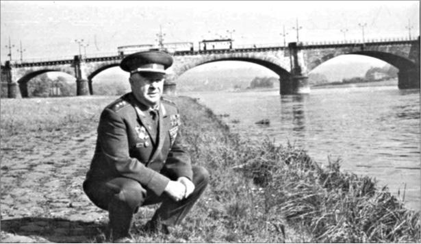 Иллюстрация к книге — Генерал Родимцев. Прошедший три войны [i_029.jpg]