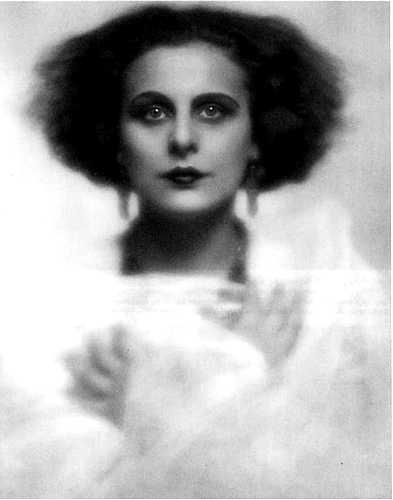 Иллюстрация к книге — Лени Рифеншталь. Мемуары [i_012.jpg]