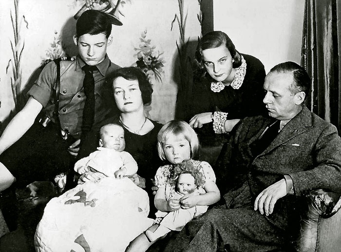 Иллюстрация к книге — "Никогда против России!" Мой отец Иоахим фон Риббентроп [i_010.jpg]