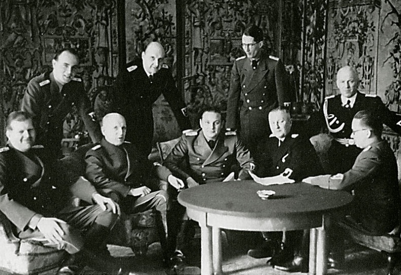 Иллюстрация к книге — "Никогда против России!" Мой отец Иоахим фон Риббентроп [i_013.jpg]