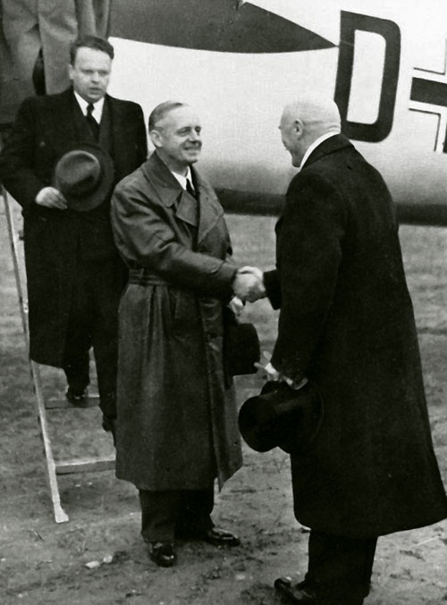 Иллюстрация к книге — "Никогда против России!" Мой отец Иоахим фон Риббентроп [i_027.jpg]