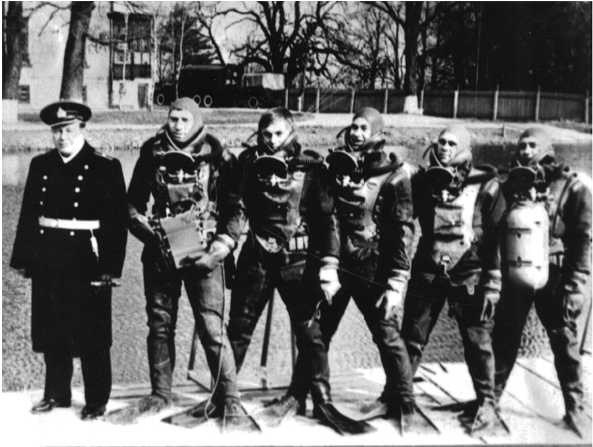 Иллюстрация к книге — Морские дьяволы. Из жизни водолазов-разведчиков Балтийского флота ВМФ [image10.jpg]