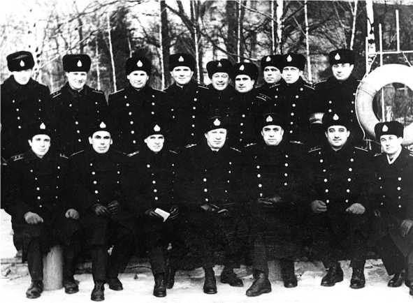 Иллюстрация к книге — Морские дьяволы. Из жизни водолазов-разведчиков Балтийского флота ВМФ [image103.jpg]