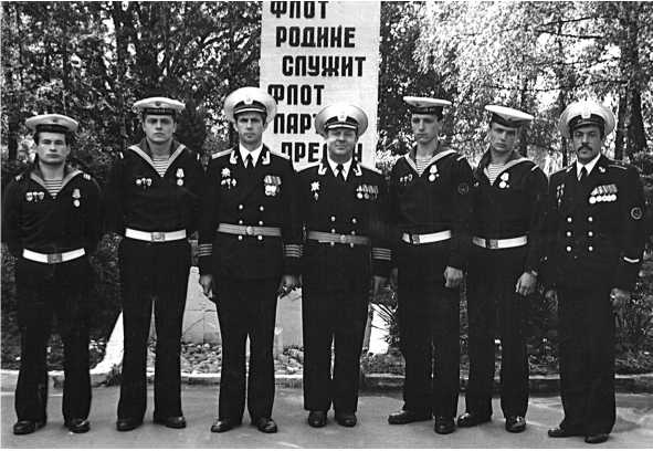 Иллюстрация к книге — Морские дьяволы. Из жизни водолазов-разведчиков Балтийского флота ВМФ [image21.jpg]