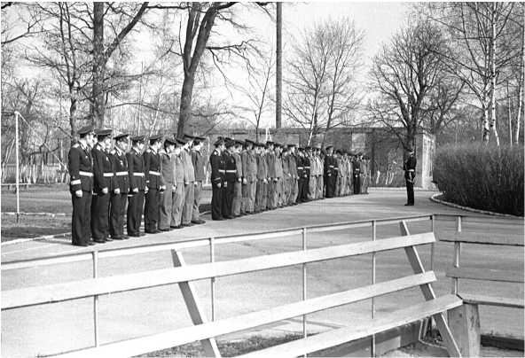 Иллюстрация к книге — Морские дьяволы. Из жизни водолазов-разведчиков Балтийского флота ВМФ [image24.jpg]