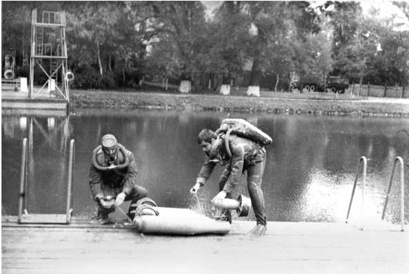 Иллюстрация к книге — Морские дьяволы. Из жизни водолазов-разведчиков Балтийского флота ВМФ [image40.jpg]