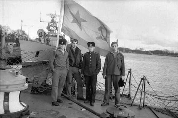 Иллюстрация к книге — Морские дьяволы. Из жизни водолазов-разведчиков Балтийского флота ВМФ [image45.jpg]