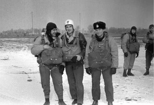 Иллюстрация к книге — Морские дьяволы. Из жизни водолазов-разведчиков Балтийского флота ВМФ [image69.jpg]