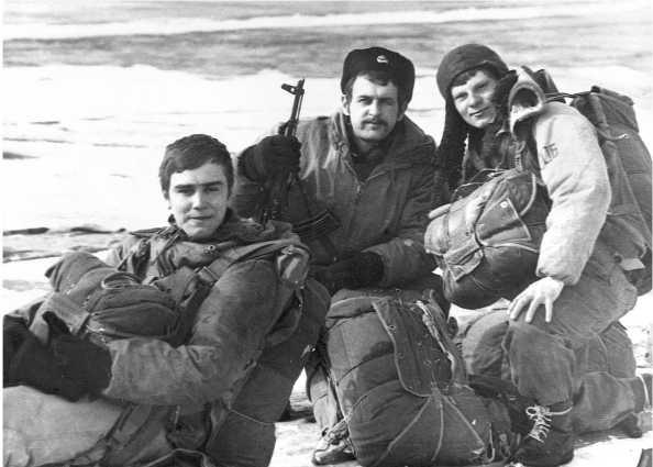 Иллюстрация к книге — Морские дьяволы. Из жизни водолазов-разведчиков Балтийского флота ВМФ [image90.jpg]