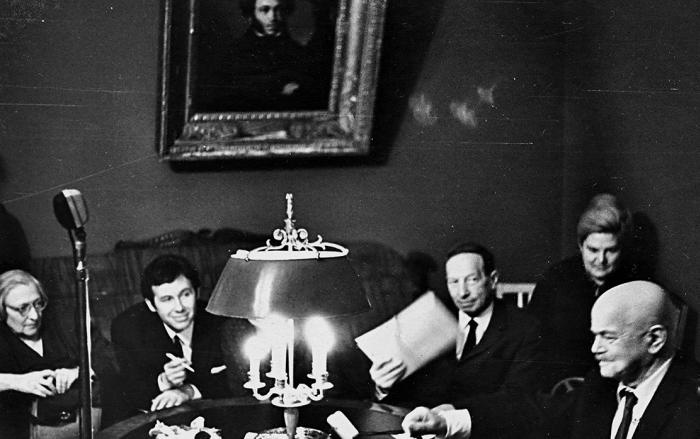 Иллюстрация к книге — На Фонтанке водку пил [i_027.jpg]