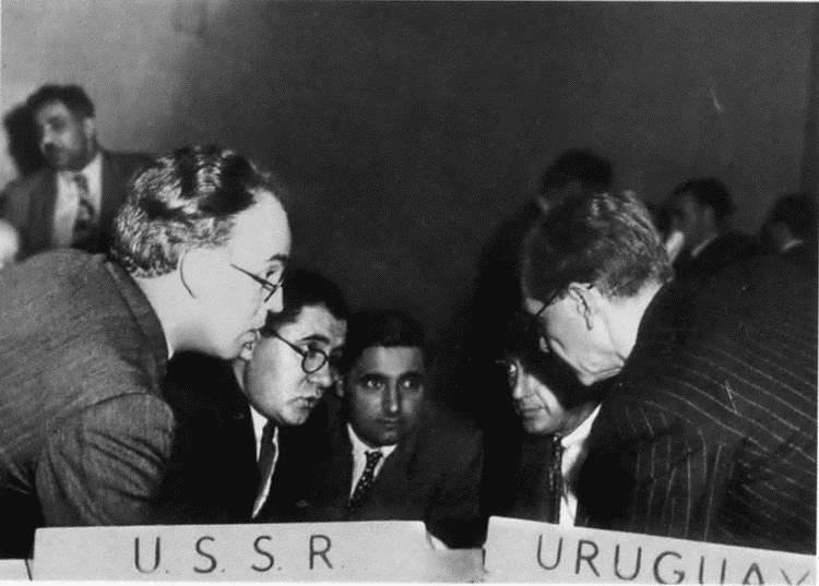 Иллюстрация к книге — Громыко [i_023.jpg]