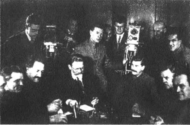 Иллюстрация к книге — Сталин [i_043.jpg]