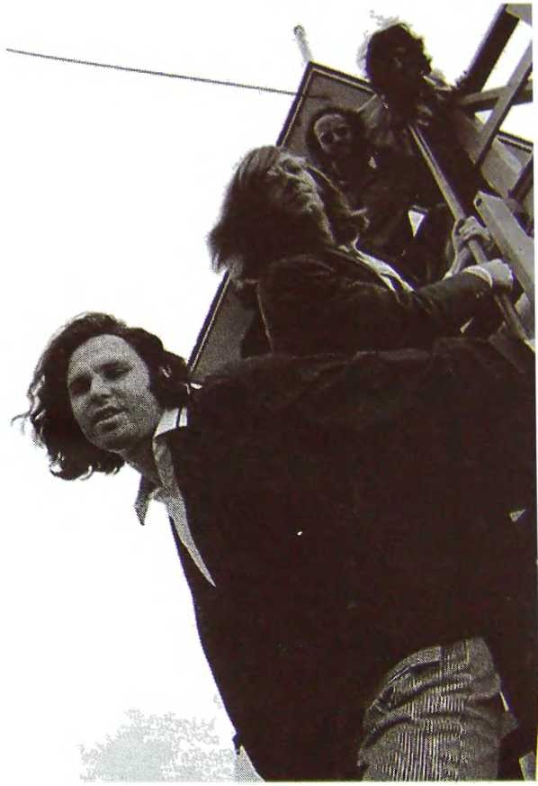 Иллюстрация к книге — Шаман. Скандальная биография Джима Моррисона [i_094.jpg]