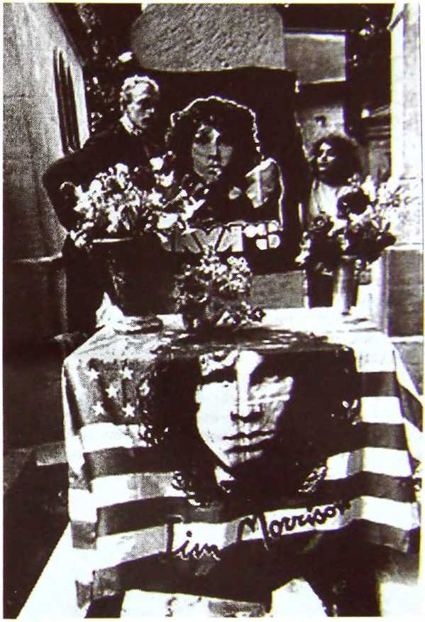 Иллюстрация к книге — Шаман. Скандальная биография Джима Моррисона [i_098.jpg]