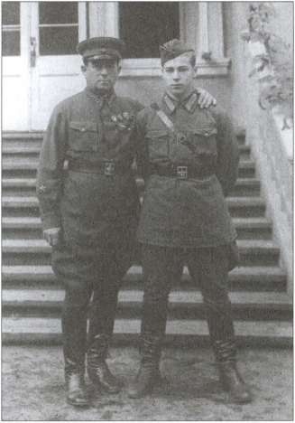 Иллюстрация к книге — Мехлис. Тень вождя [i_007.jpg]