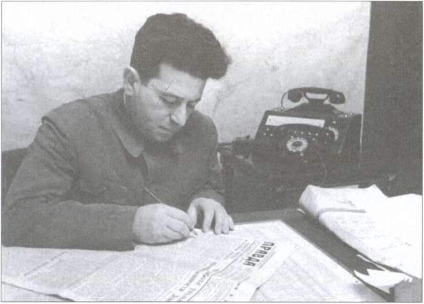 Иллюстрация к книге — Мехлис. Тень вождя [i_009.jpg]