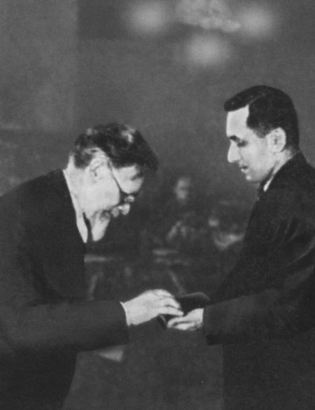 Иллюстрация к книге — Зощенко [i_034.jpg]