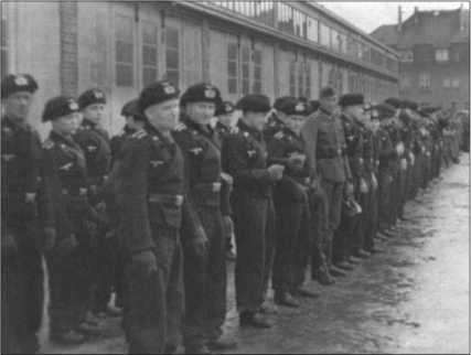 Иллюстрация к книге — &quot;Тигры&quot; в снегу. Мемуары танкового аса [i_050.jpg]