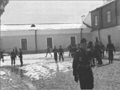 Иллюстрация к книге — &quot;Тигры&quot; в снегу. Мемуары танкового аса [i_103.jpg]