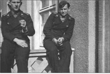 Иллюстрация к книге — &quot;Тигры&quot; в снегу. Мемуары танкового аса [i_199.jpg]