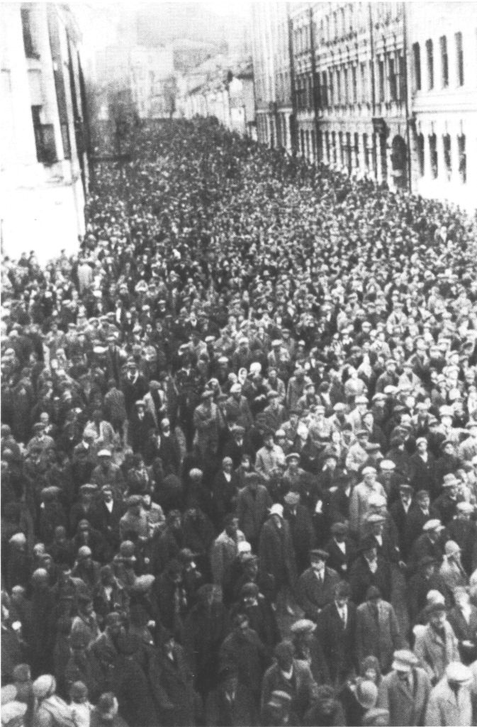 Иллюстрация к книге — Маяковский. Самоубийство [i_051.jpg]